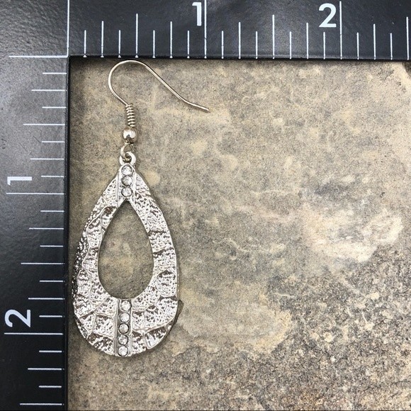 🍀 Teardrop Simple Silver Dangle Earrings - Picture 2 of 2